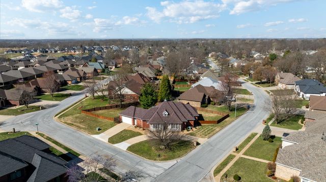 1002 E Gaslight Drive, Springfield, MO 65810