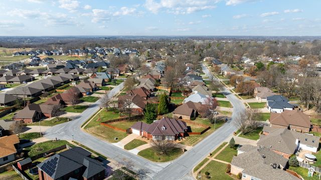 1002 E Gaslight Drive, Springfield, MO 65810