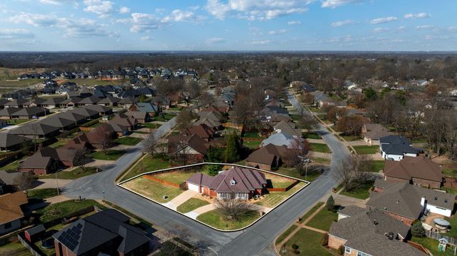 1002 E Gaslight Drive, Springfield, MO 65810