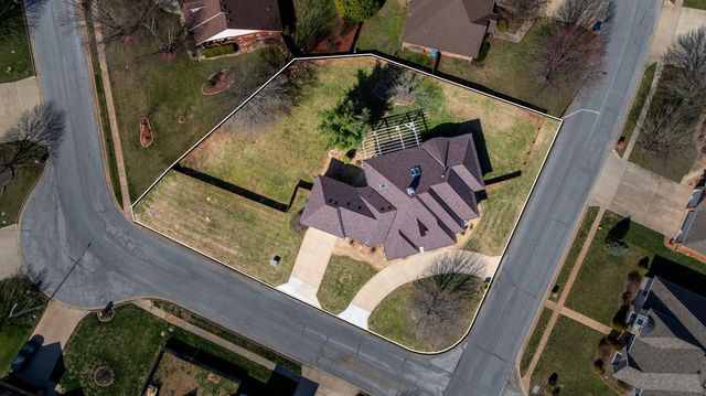 1002 E Gaslight Drive, Springfield, MO 65810