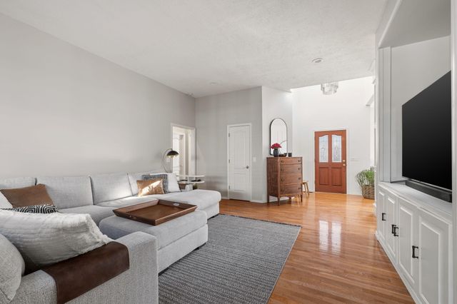 1002 E Gaslight Drive, Springfield, MO 65810