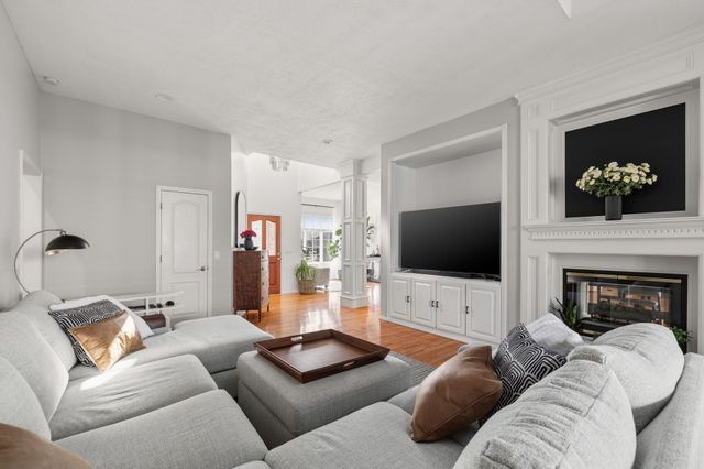 1002 E Gaslight Drive, Springfield, MO 65810