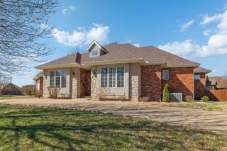 1002 E Gaslight Drive, Springfield, MO 65810
