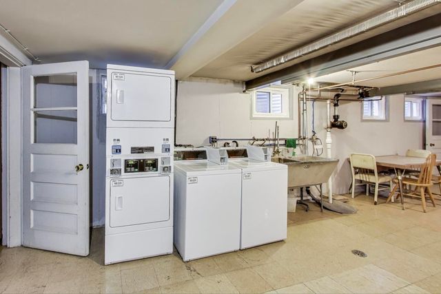 6858 N Northwest Highway 2E, Chicago, IL 60631
