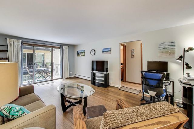 6858 N Northwest Highway 2E, Chicago, IL 60631