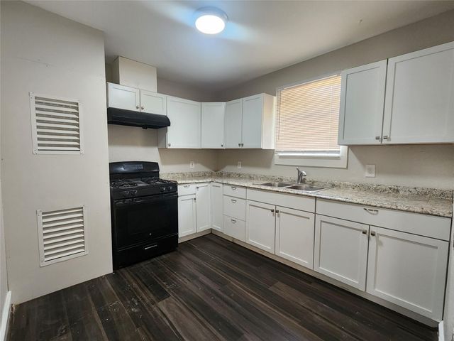 138 W Marion, Clute, TX 77531