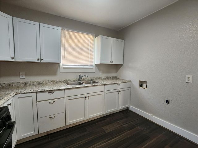 138 W Marion, Clute, TX 77531