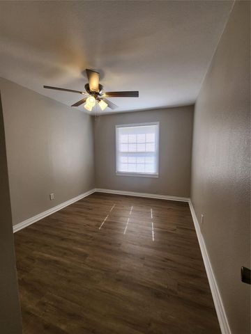 138 W Marion, Clute, TX 77531