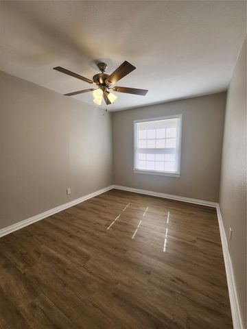 138 W Marion, Clute, TX 77531