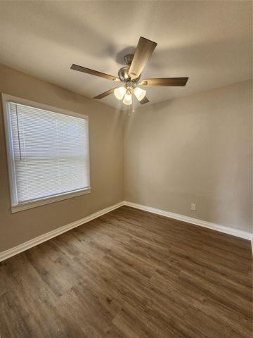 138 W Marion, Clute, TX 77531