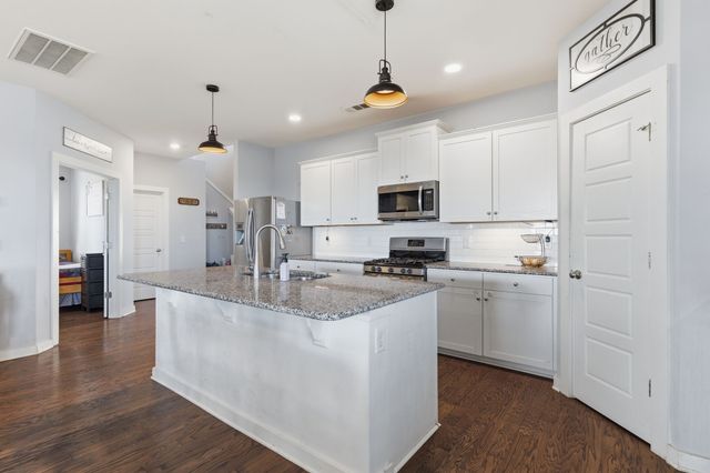 300 Black Thorn Ln, Gallatin, TN 37066