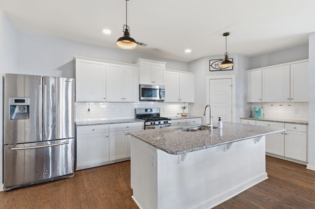 300 Black Thorn Ln, Gallatin, TN 37066