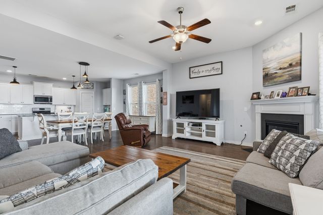 300 Black Thorn Ln, Gallatin, TN 37066