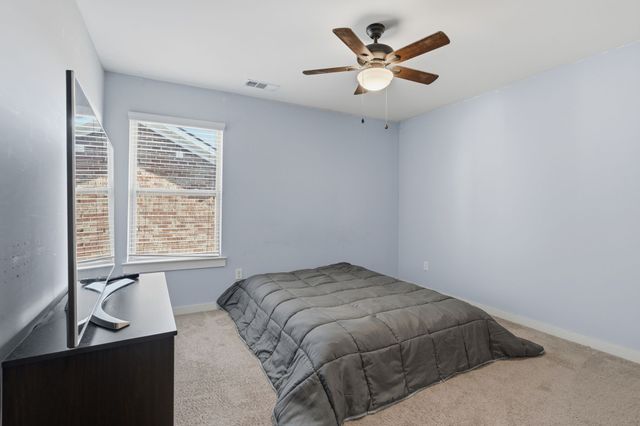 300 Black Thorn Ln, Gallatin, TN 37066