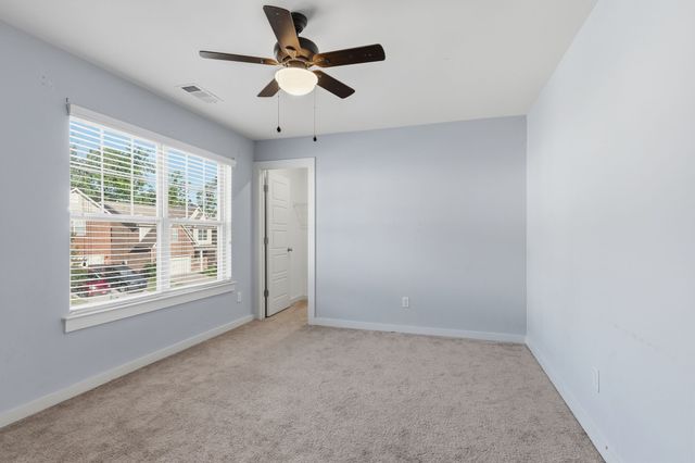 300 Black Thorn Ln, Gallatin, TN 37066