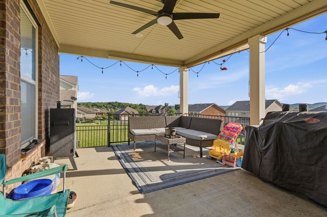 300 Black Thorn Ln, Gallatin, TN 37066