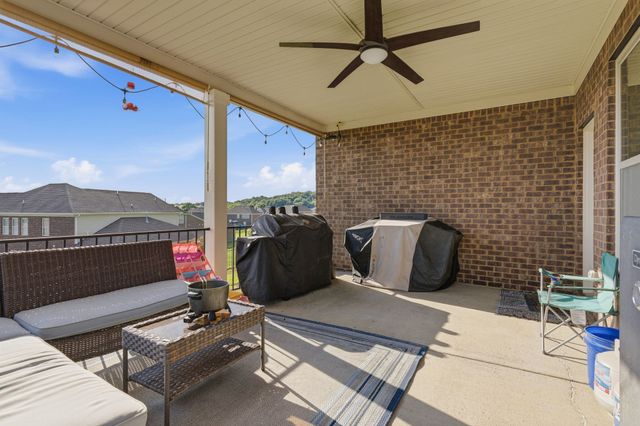 300 Black Thorn Ln, Gallatin, TN 37066