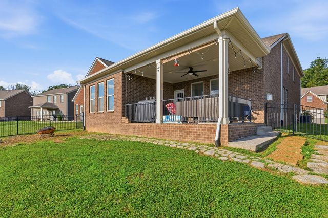 300 Black Thorn Ln, Gallatin, TN 37066