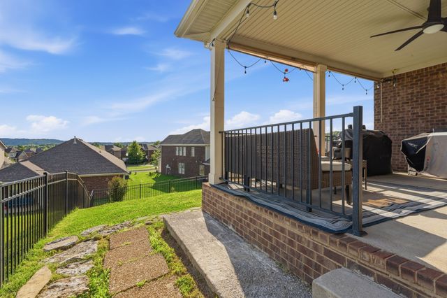 300 Black Thorn Ln, Gallatin, TN 37066