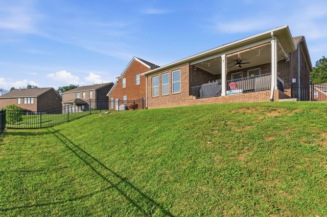300 Black Thorn Ln, Gallatin, TN 37066