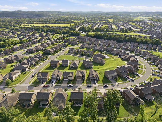 300 Black Thorn Ln, Gallatin, TN 37066