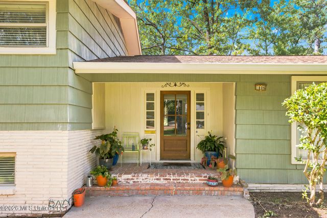 1806 Hillview Drive, Jackson, MS 39211
