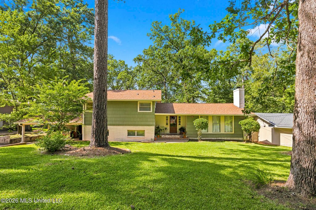 1806 Hillview Drive, Jackson, MS 39211