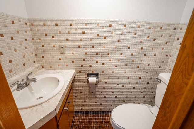 1210 18th AVENUE, South Milwaukee, WI 53172