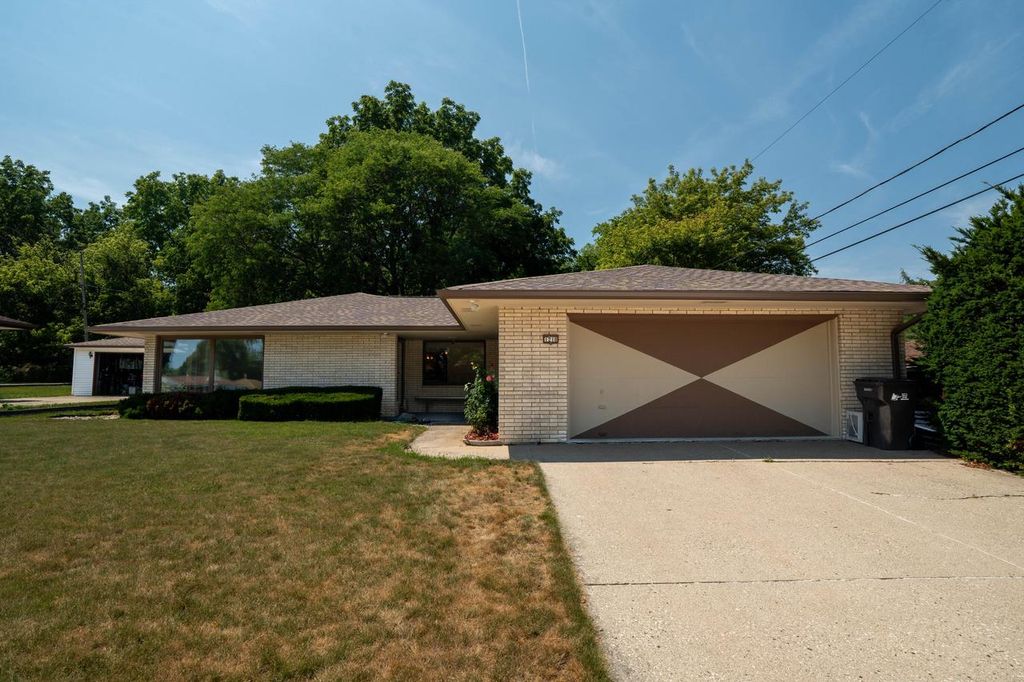 1210 18th AVENUE, South Milwaukee, WI 53172