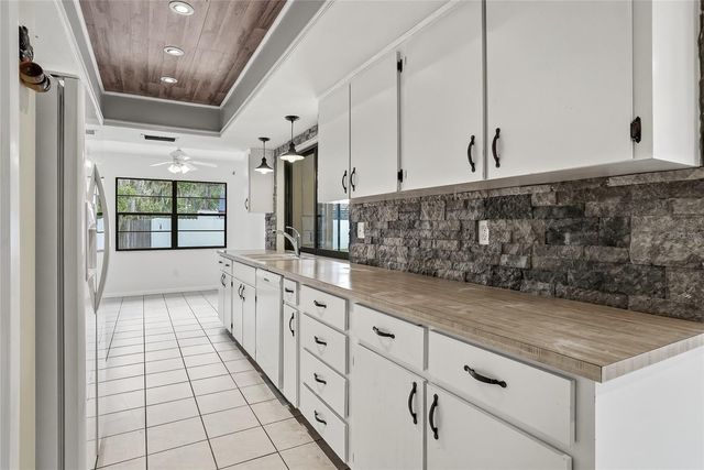 1012 REDBUD CIRCLE, Plant City, FL 33563