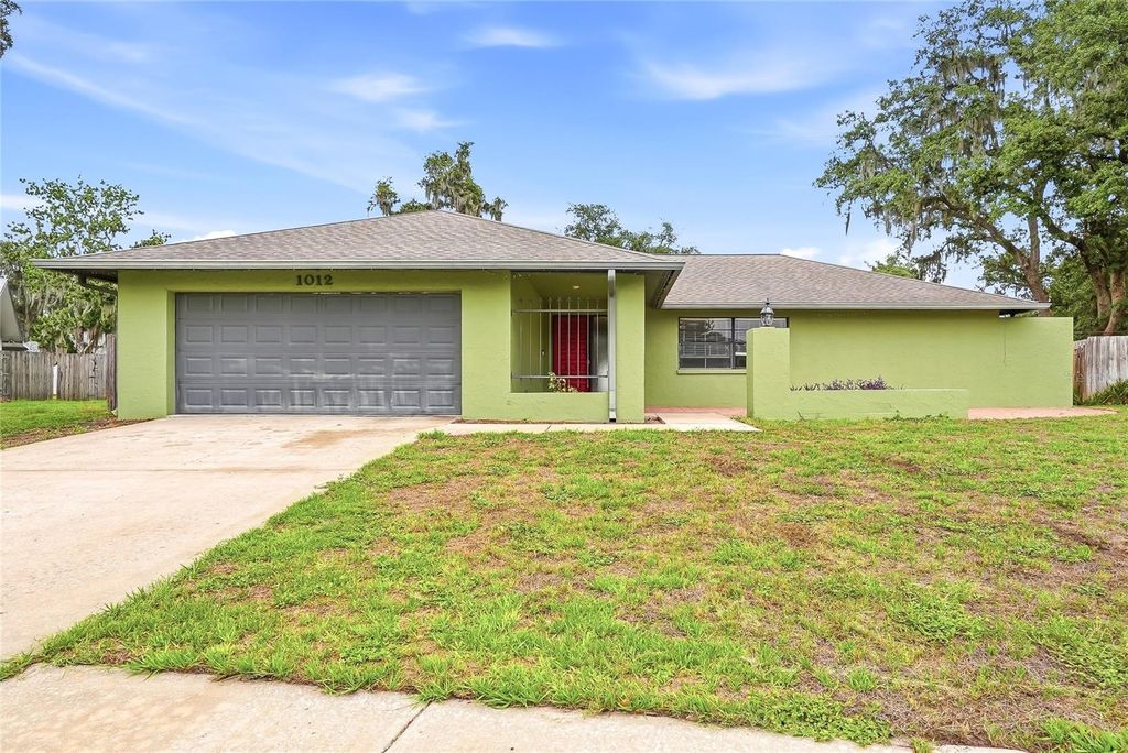 1012 REDBUD CIRCLE, Plant City, FL 33563
