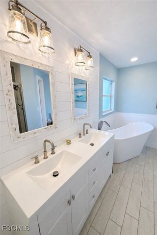 5748 Linden LN, Bokeelia, FL 33922