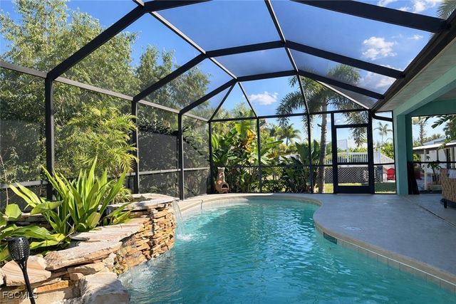 5748 Linden LN, Bokeelia, FL 33922