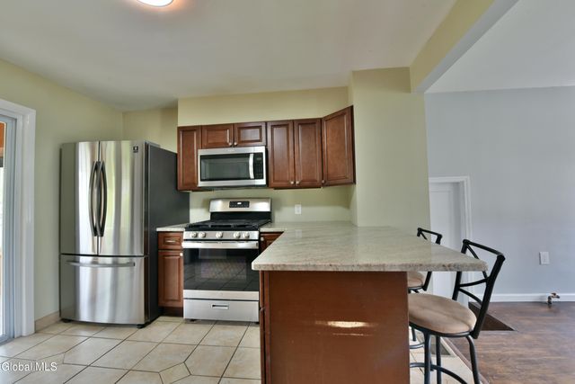 10 Koon Street, North Greenbush, NY 12198