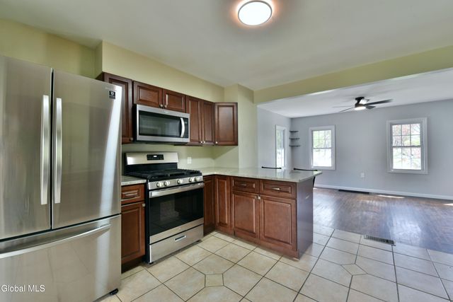 10 Koon Street, North Greenbush, NY 12198