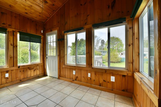 10 Koon Street, North Greenbush, NY 12198