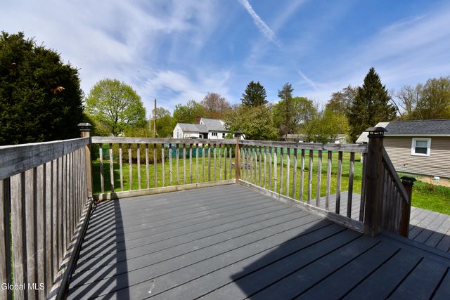 10 Koon Street, North Greenbush, NY 12198