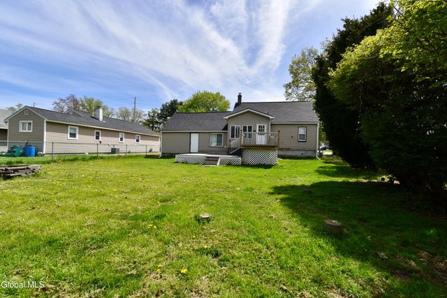 10 Koon Street, North Greenbush, NY 12198