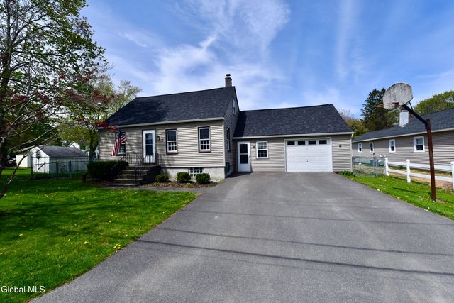 10 Koon Street, North Greenbush, NY 12198