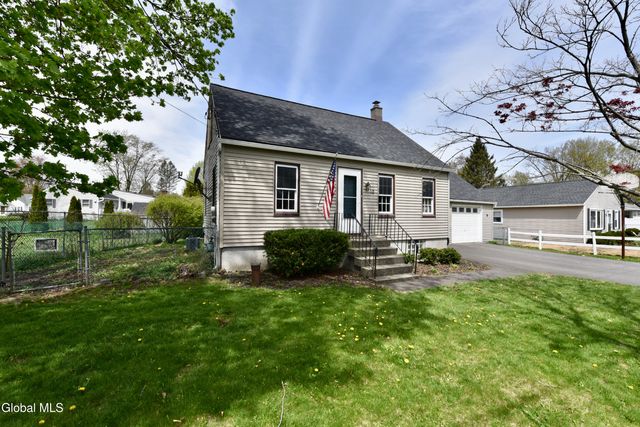 10 Koon Street, North Greenbush, NY 12198