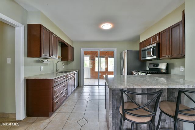 10 Koon Street, North Greenbush, NY 12198