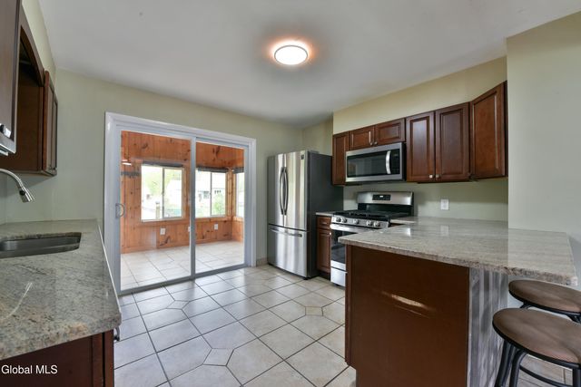 10 Koon Street, North Greenbush, NY 12198