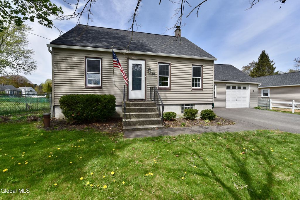 10 Koon Street, North Greenbush, NY 12198