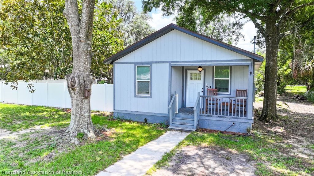 921 W Winifred Street, Avon Park, FL 33825