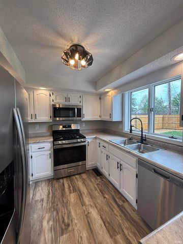 6823 Laurelwood Cove, Fort Wayne, IN 46835