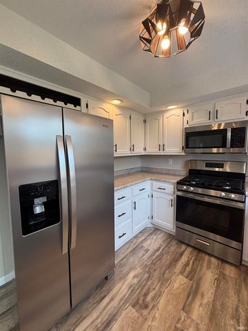 6823 Laurelwood Cove, Fort Wayne, IN 46835