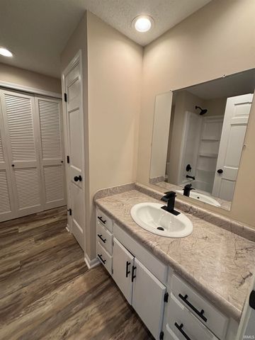 6823 Laurelwood Cove, Fort Wayne, IN 46835