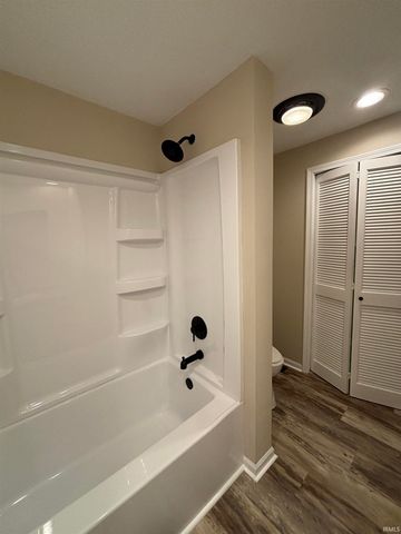 6823 Laurelwood Cove, Fort Wayne, IN 46835