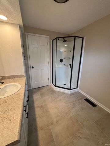 6823 Laurelwood Cove, Fort Wayne, IN 46835