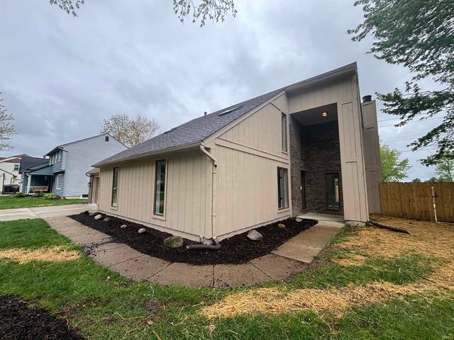 6823 Laurelwood Cove, Fort Wayne, IN 46835